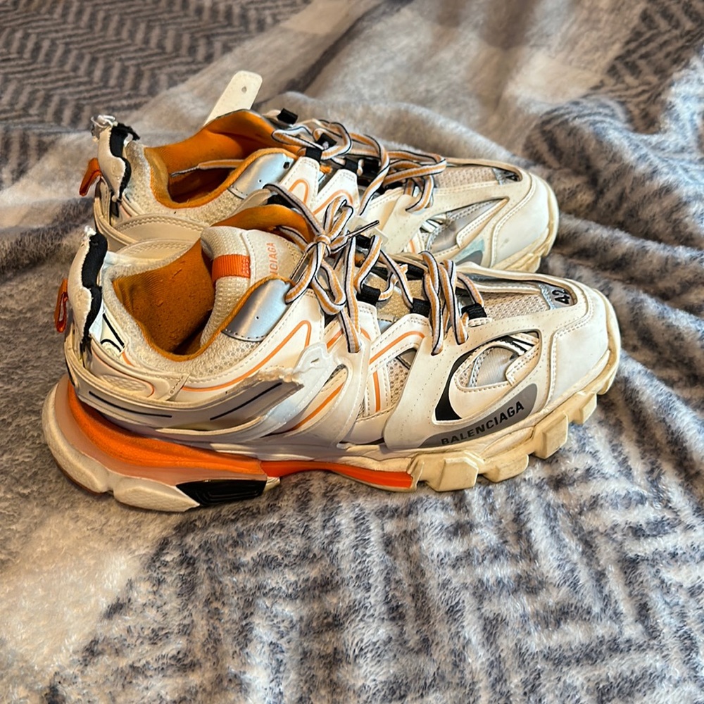 I had des for a while and they are beat up but if y’all got a better price 🤷🏾